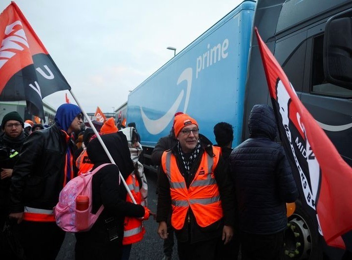 Los sindicatos consideran que este 'Black Friday' podría ser la mayor jornada de huelga de la historia de Amazon, una empresa bastante reticente a los sindicatos. Foto: Reuters.