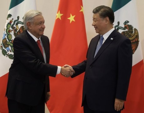 AMLO se reúne con el presidente chino Xi Jinping en la cumbre de la APEC