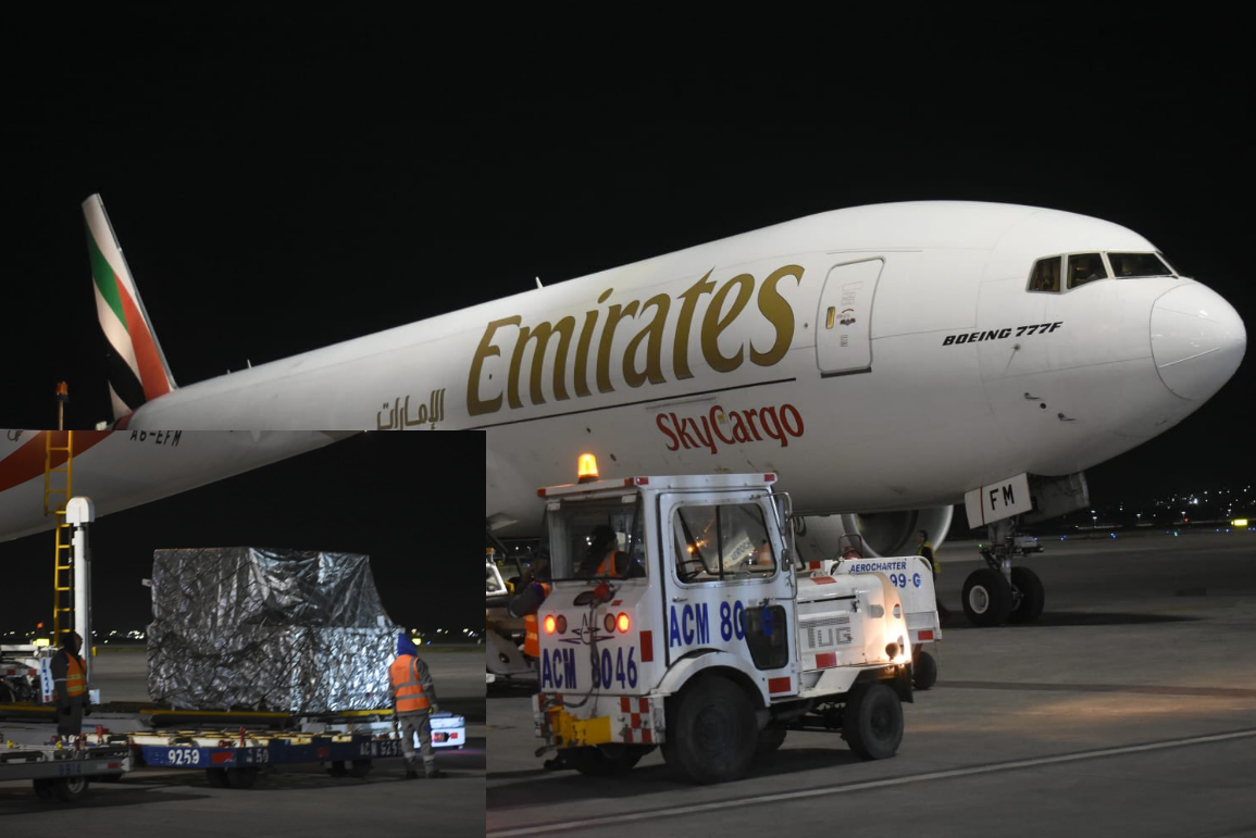 El vuelo EK-9935 de la aerolínea Emirates llegó al Aeropuerto Internacional Felipe Ángeles (AIFA) a las 2:05 horas de la madrugada de este viernes, transportando las dosis en 50 contenedores thermoboxes. Foto: Twitter/ @SSalud_mx