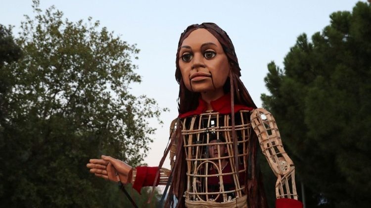 La marioneta Amal, símbolo de los niños refugiados. Foto. Vaticano News