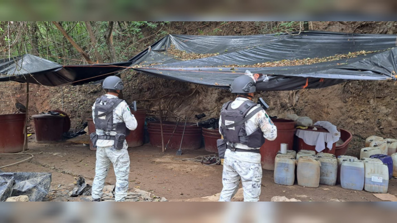 Elementos de la Guardia Nacional aseguran narcolaboratorio en Durango, en el que había casi 3 mil litros de precursores químicos. Foto: Especial/ POSTA Mx.