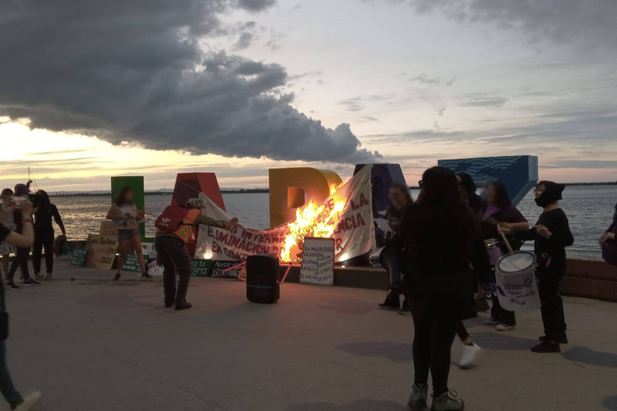 Marchan mujeres en La Paz contra la violencia en el 25N - POSTA Baja  California Sur