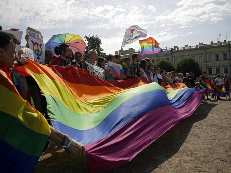Buscan prohibir movimiento LGBT+ en Rusia por extremista