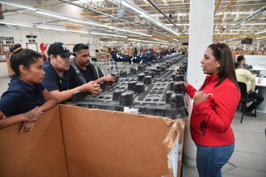 El gobierno estatal es vigilante y pendiente de los derechos de los trabajadores, a fin que cuenten con condiciones dignas y siempre con el respeto de sus derechos laborales. Foto: Cortesía.