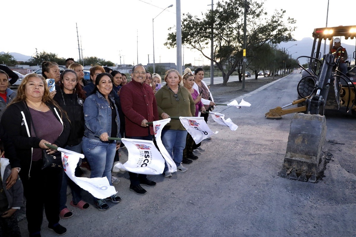 El alcalde de Escobedo, Andrés Mijes, arrancó las obras de rehabilitación de la avenida Sendero Divisorio Norte. Foto: Gobierno de Escobedo