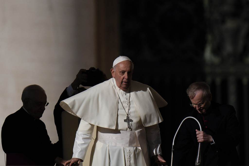 Papa acepta bautizo a personas trans... siempre y cuando no cause escándalo