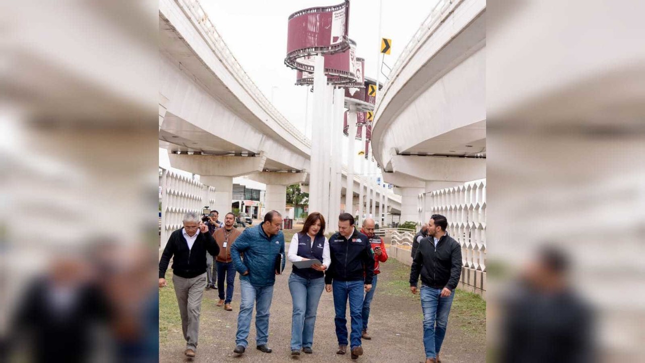 Al encontrarse vandalizada y con varios desperfectos, se realizan trabajos de reconstrucción en el espacio debajo de los Puentes Gemelos. Foto: Cortesía.