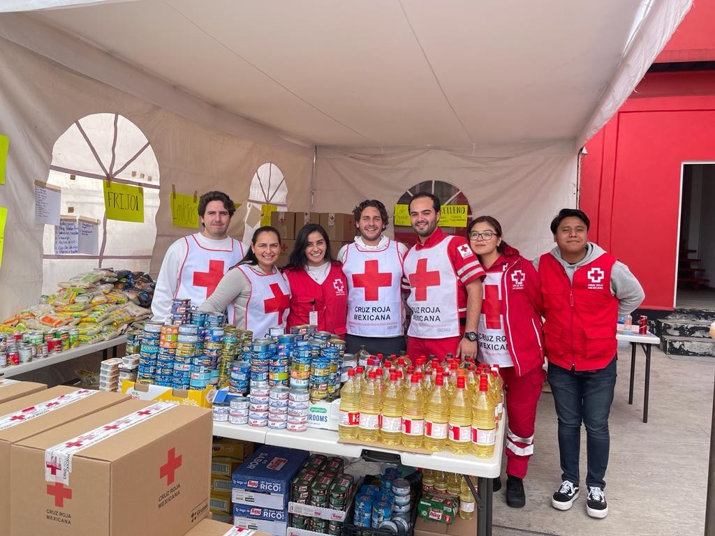 Más de 200 voluntarios participan activamente en los Centros de Acopio de Cruz Roja Mexicana. Imagen: Cortesía.