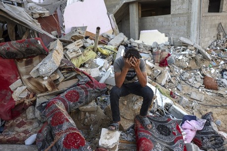 Lanza Israel bombardeo en escuela de Gaza, hay 50 muertos
