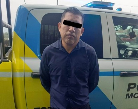 Capturan a hombre por conducir auto con reporte de robo en Monterrey