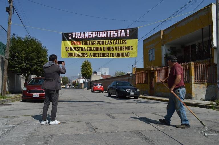 Al menos cinco mantas fueron instaladas desde el jueves pasado. Imagen: Cortesía.