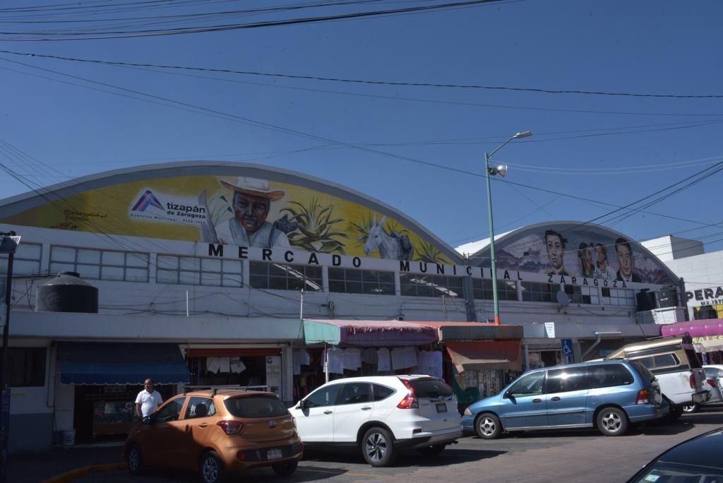 Con la techumbre nueva en el mercado Zaragoza, los locatarios esperan aumenten sus ventas. Foto: Gobierno de Atizapán