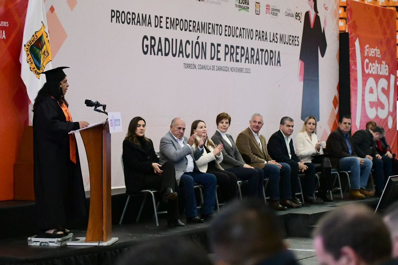 Celebran su graduación de bachillerato más de 5 mil mujeres en Coahuila