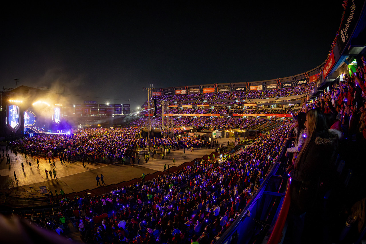 El Estadio Mobil Super congregó a 22 mil asistentes (cifra oficial) en este concierto que anoche ofreció RBD en Monterrey. Foto. Cortesía Ocesa/Fer Vega