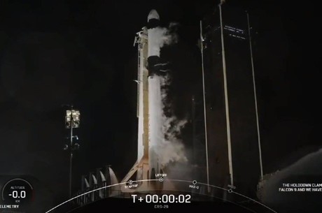 Lanzan NASA y SpaceX exitosamente misión hacia Estación Espacial Internacional
