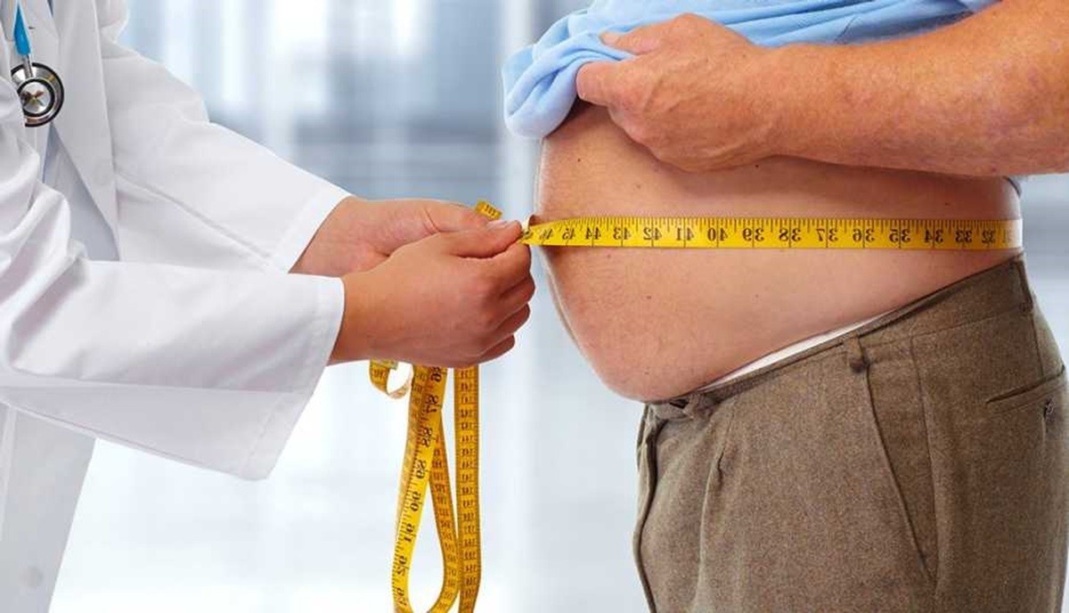 El sobrepeso y la obesidad se definen como una acumulación anormal o excesiva de grasa que puede ser perjudicial para la salud. Foto: AARP