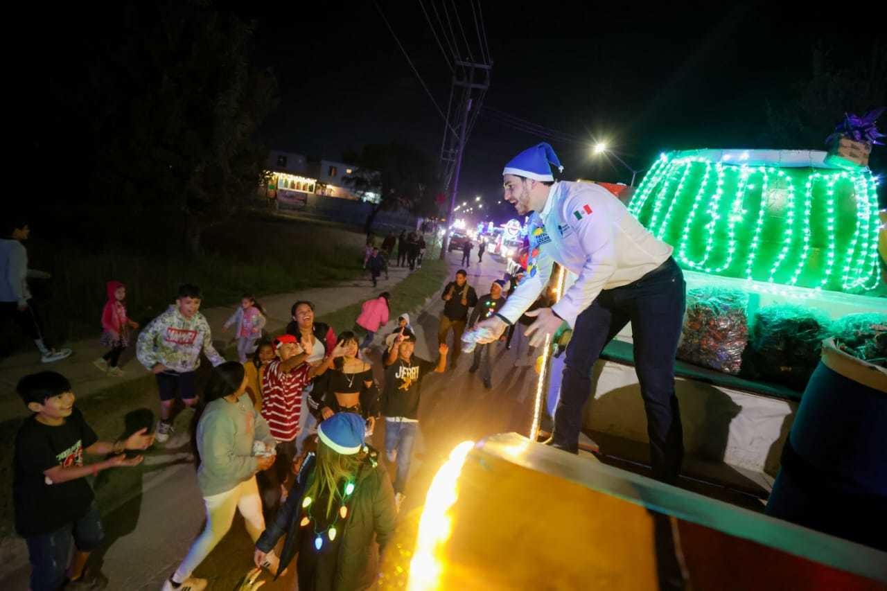 El alcalde Patricio Lozano Ramos, realizó siete desfiles navideños. Foto. Cortesía