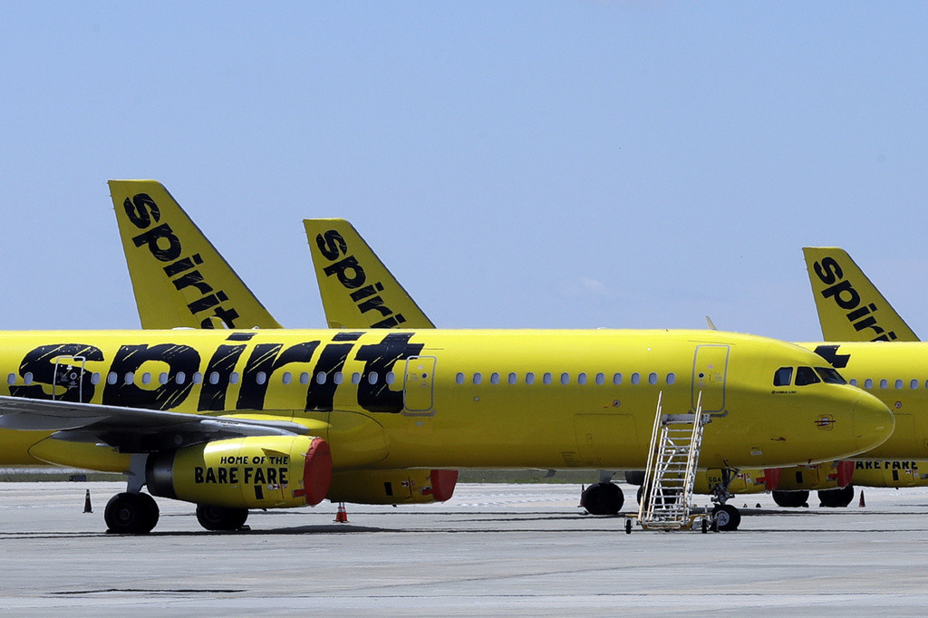 Unos aviones de Spirit Airlines en la pista del Aeropuerto Internacional de Orlando el 20 de mayo de 2020, en Orlando, Florida. (AP Foto/Chris O'Meara, Archivo)