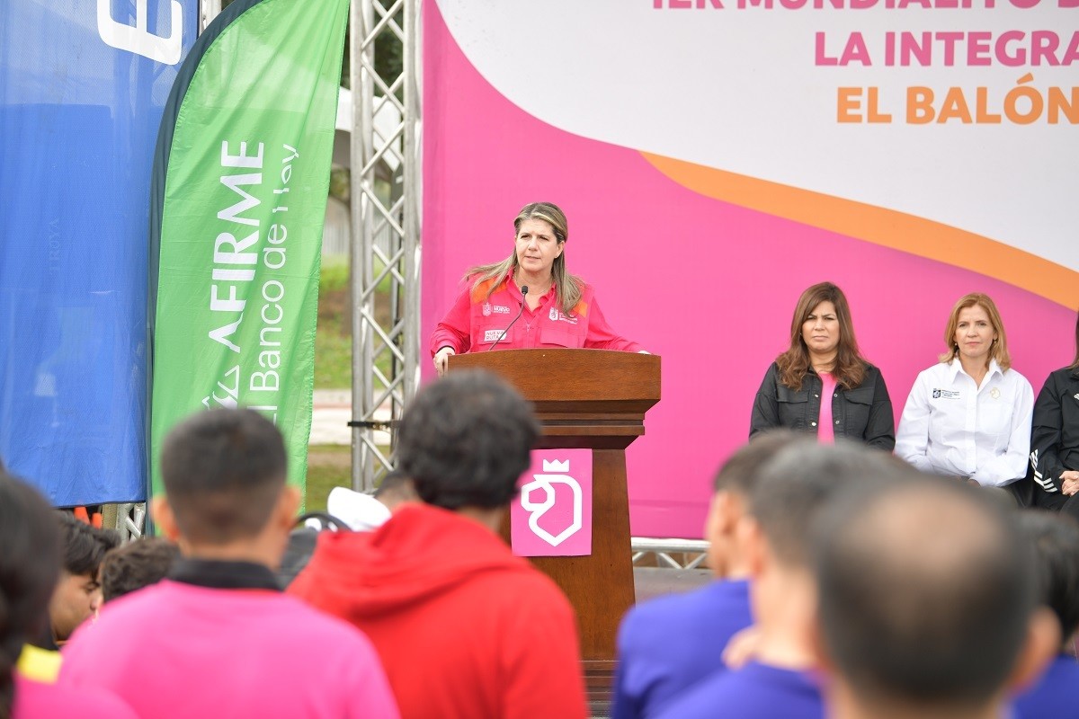 La titular de la Secretaría de Igualdad e Inclusión, Martha Herrera,  destacó la importancia de utilizar el deporte como herramienta para fortalecer la convivencia y promover la igualdad.  Foto: Secretaría de Igualdad e Inclusión de Nuevo León