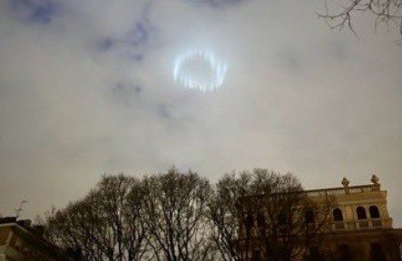 Las imágenes del extraño anillo se viralizaron, lo que provocó un aumento en las teorías sobre extraterrestres. Foto: X @Worldsource24.