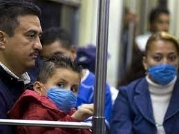 Hay que hacer mención que al igual que la COVID-19, la influenza se transmite mediante el contacto entre personas que contienen el virus. Foto: El País.