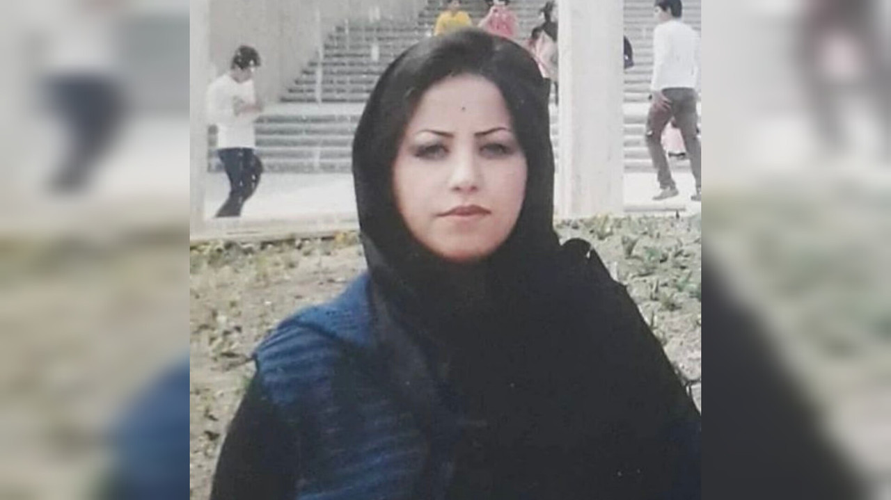 La víctima, identificada como Samira Sabzian, fue obligada a casarse cuando era apenas una niña, según informó un grupo de derechos humanos. Foto: Especial/ X
