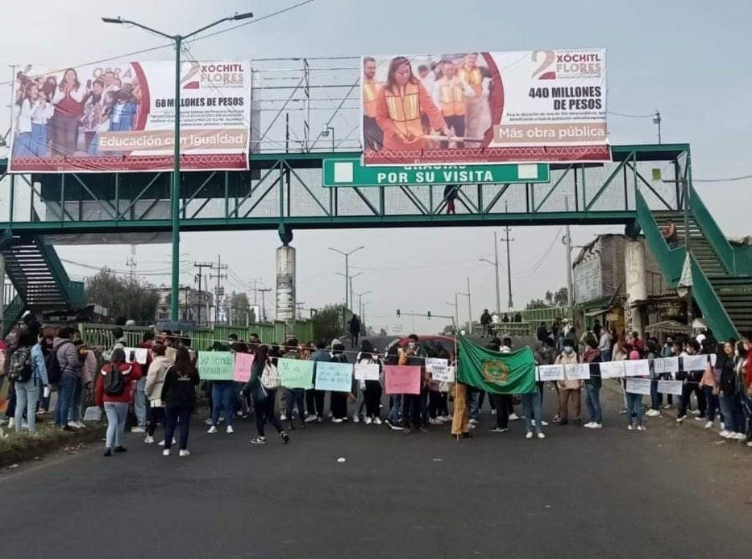 Los y las inconformes denunciaron ser víctimas de acoso y exigieron una auditoría fiscal a la institución. Foto: Cortesía