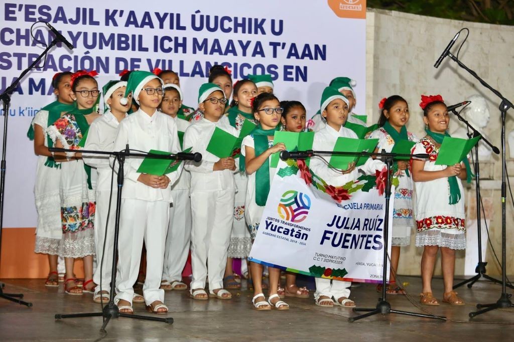 Estudiantes de preescolar y primaria realizaron cantos navideños en maya como parte de un programa.- Foto de la Segey