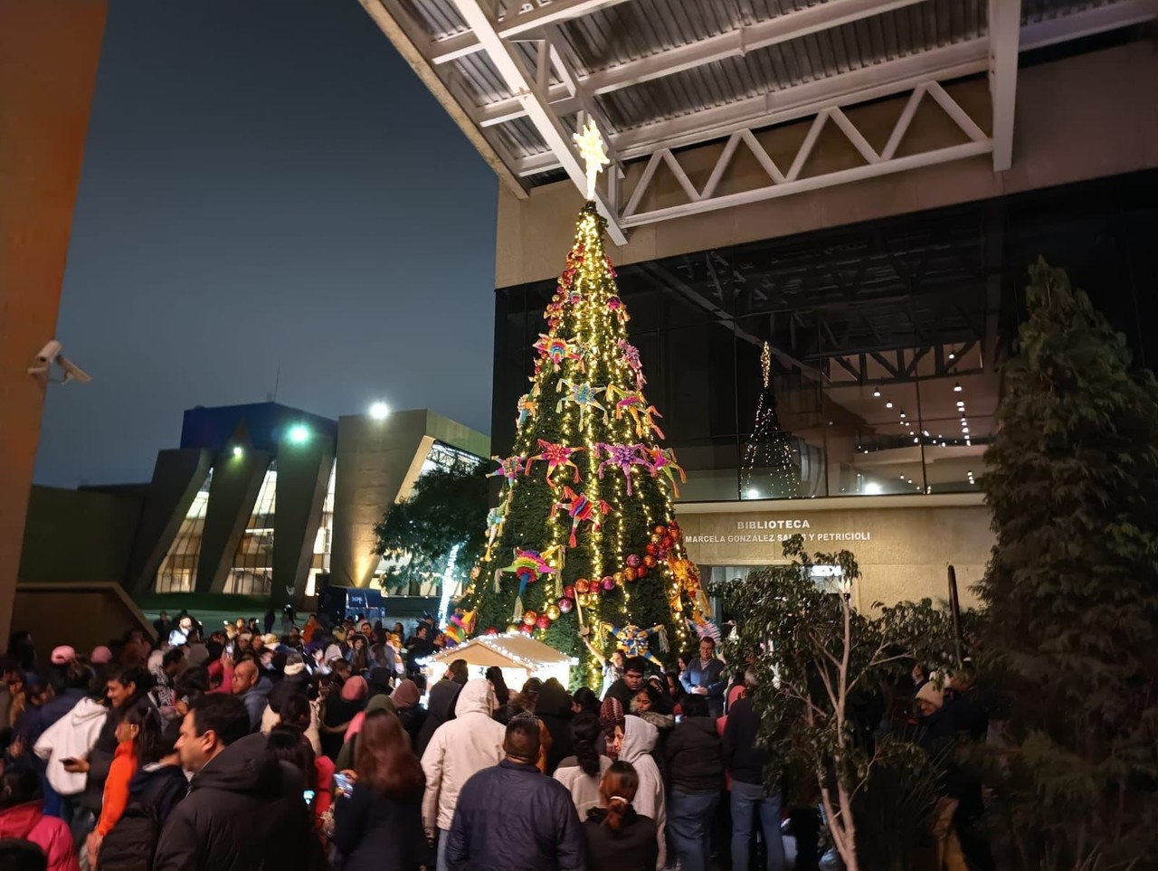 Del 8 al 10 de diciembre instalarán un Bazar Navideño en el Centro Cultural Mexiquense Bicentenario. Fuente: Gobierno del Estado de México 