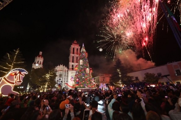 Encendido del pino con miles de saltillenses. Foto: Gobierno de Coahuila