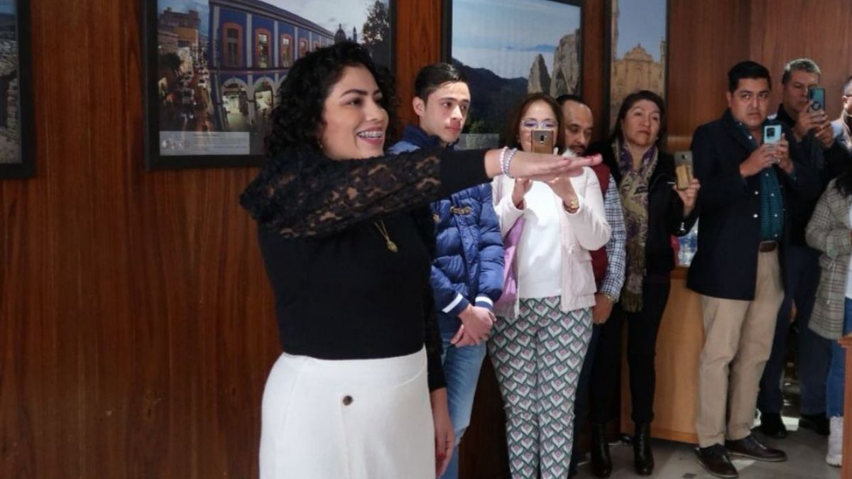 Sandra Luz Falcón Venegas buscará ser diputada local en Edomex, Elizabeth Terrazas Ramírez rindió protesta como nueva alcaldesa en Texcoco. Foto: Cortesía