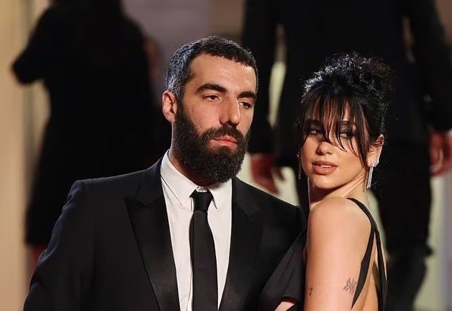 La noticia tomó por sorpresa a muchos ya que hace unos meses fueron vistos en el Festival de Cine de Cannes, generando especulaciones sobre que habría boda. Foto: Vogue.