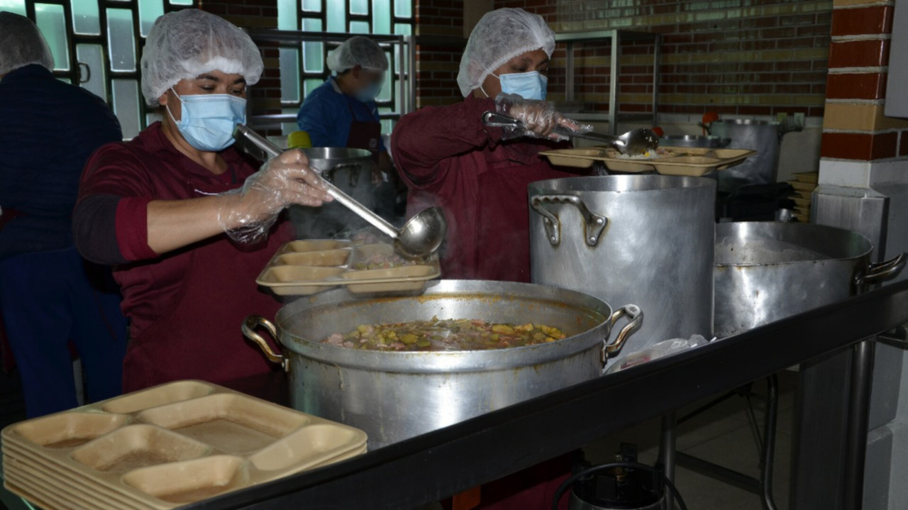 El menú para la cena de Navidad en los centros penitenciarios  será de tres tiempos, plato fuerte con dos guarniciones, postre y ponche. Foto: Sria de Seguridad de Edomex