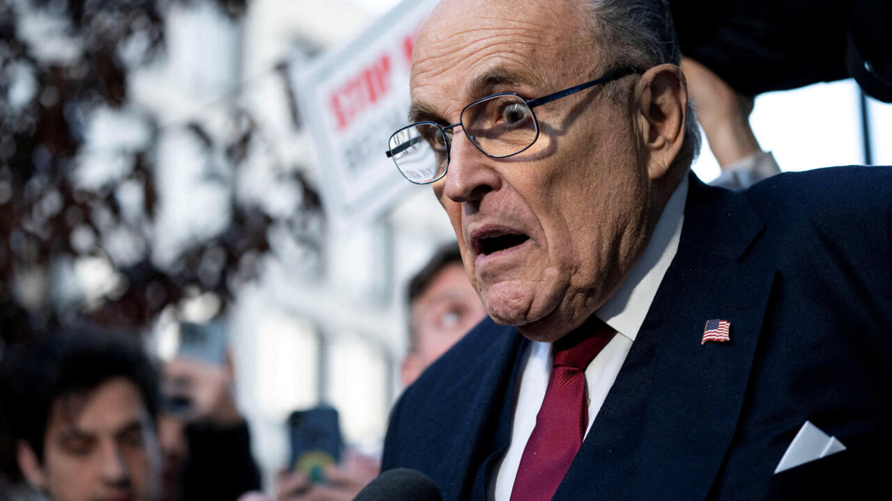 Giuliani ha defendido que su conducta está protegida por la libertad de expresión. Foto: Reuters