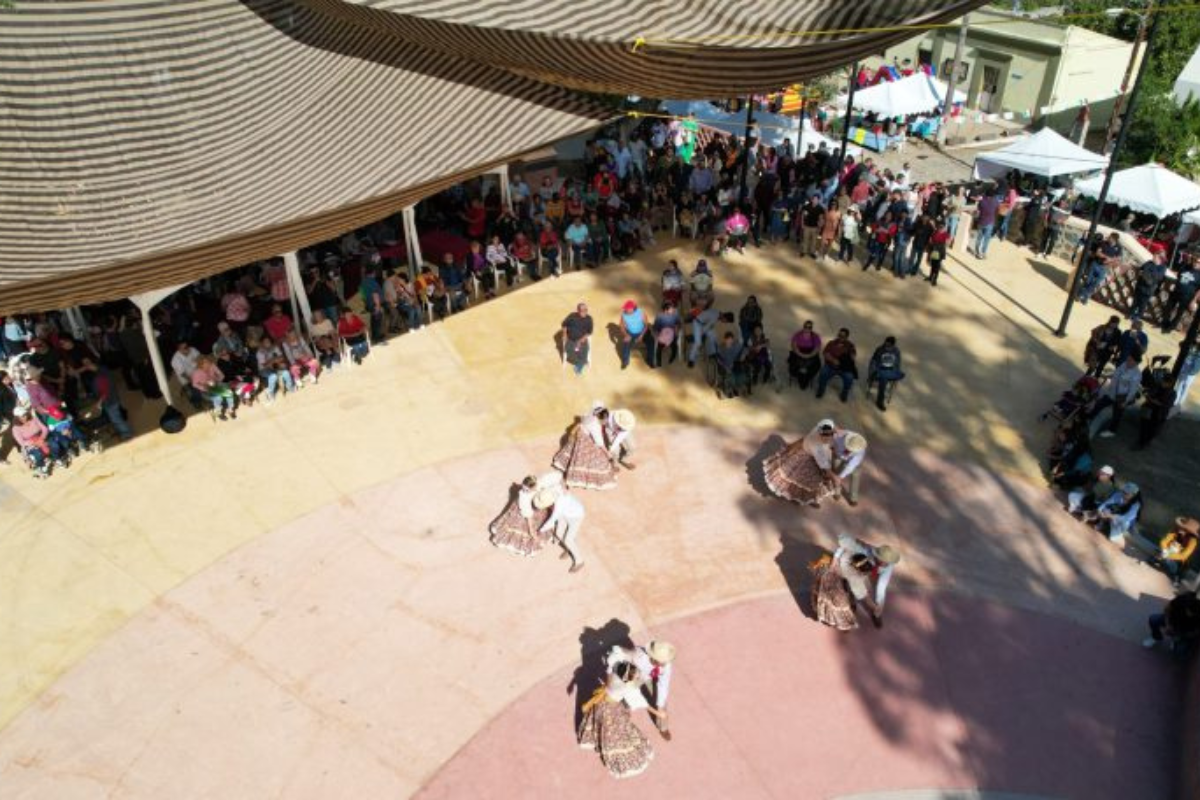 El festival 'MaQueCho' contó con presentaciones artísticas, como el Grupo de Danza de la Misión Cultural. Foto: SETUE BCS