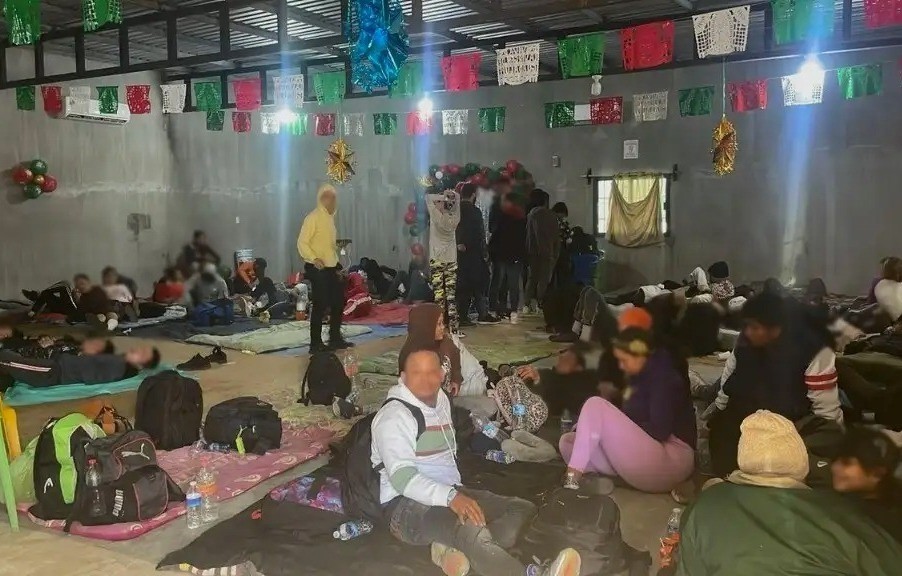 De acuerdo con las autoridades, los migrantes se encontraban escondidos al momento del operativo. Foto: INM