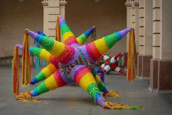 Las piñatas y sus colores forman parte de la tradición mexicana. Foto: Especial