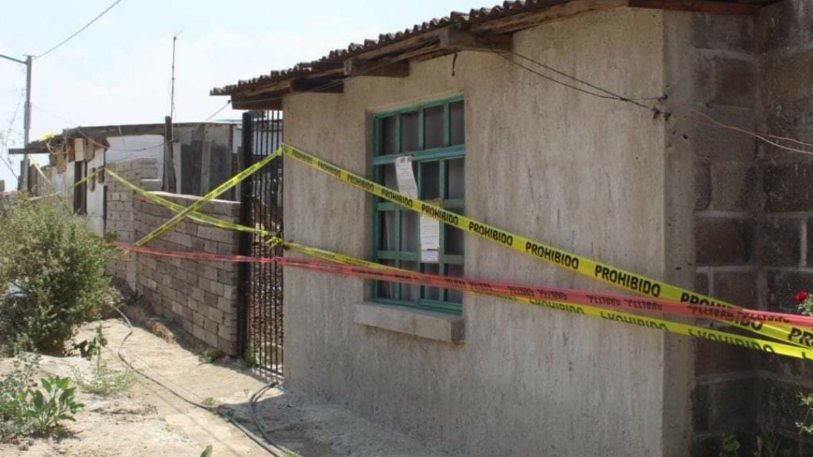 Luego de semanas se negociación, tres de siete familias afectadas por el derrumbe en la colonia Adolfo López Mateos en Chimalhuacán aceptaron ser reubicados. Foto: Cortesía