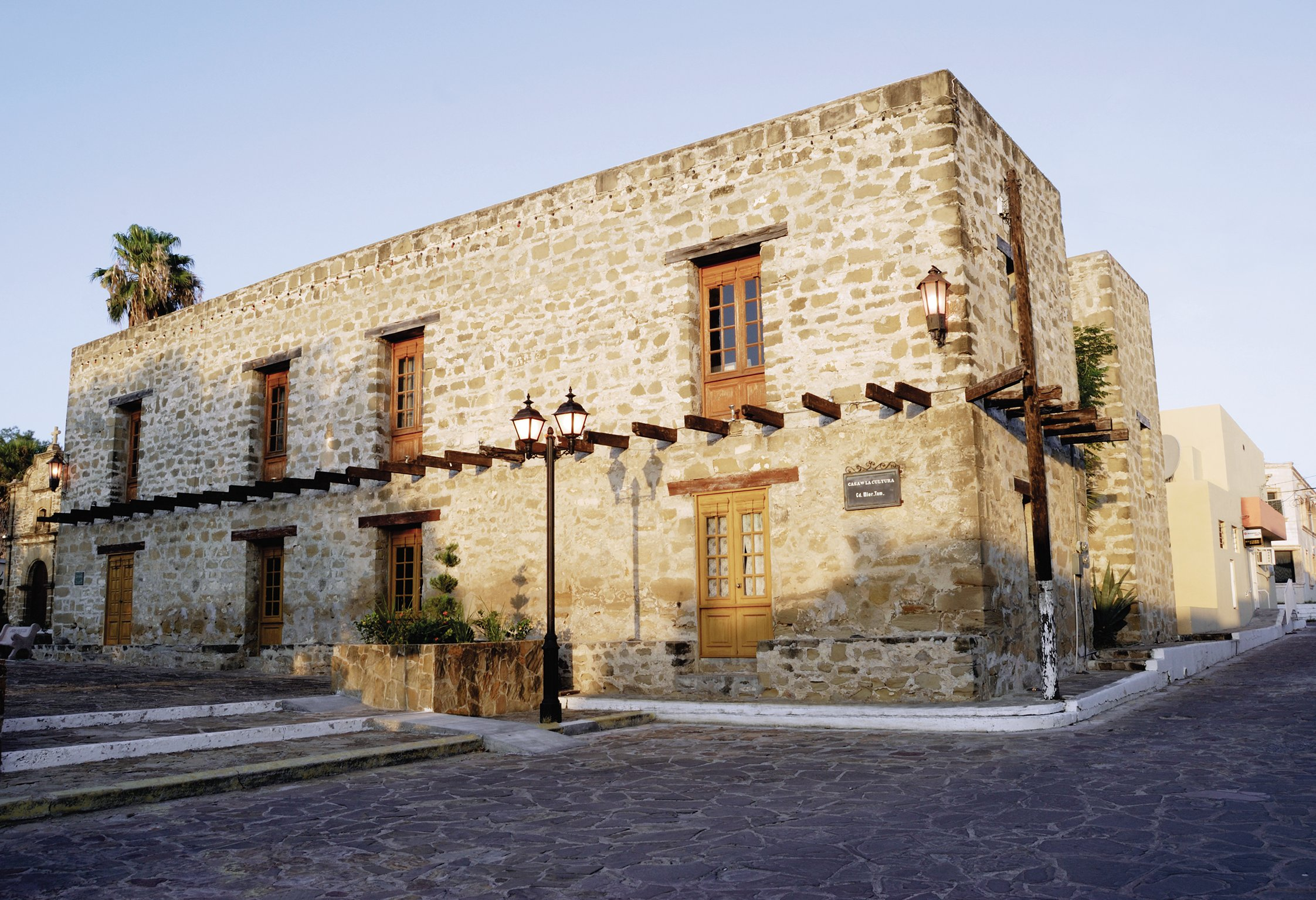 Casa de las Columnas, Mier.