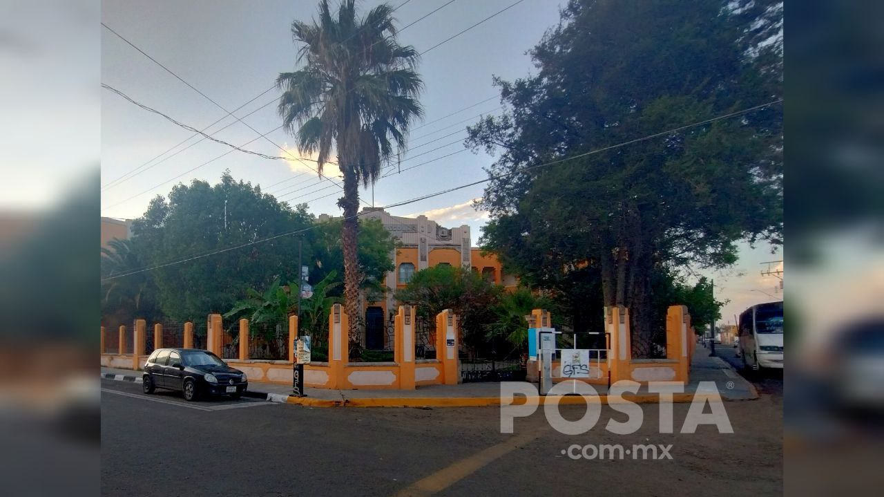 Centro Escolar Revolución. Esquina de las calles Urrea y Gómez Farías. Durango, México. FOTO: Lorena Ríos.