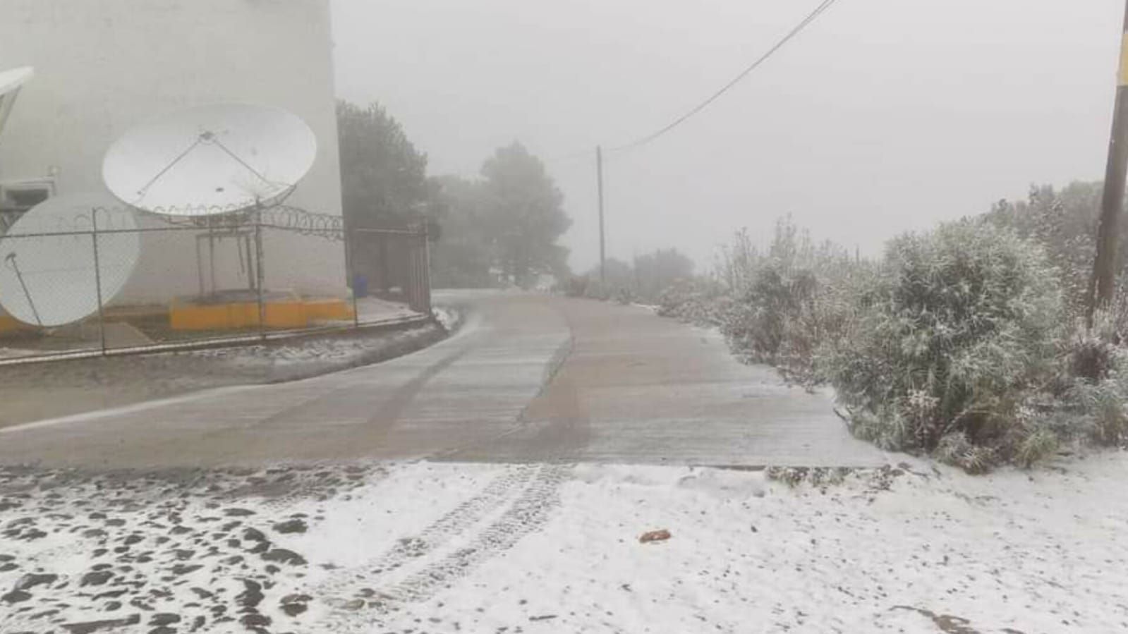 El Cerro de Jocotitlán se vistió de blanco por tercera ocasión en dos semanas. Foto: FB Antenas Retransmisoras Cerro Jocotitlán 