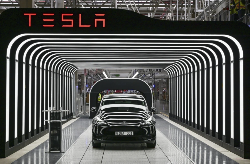 Tesla suspende temporalmente la producción en su fábrica de Alemania debido a los ataques en el Mar Rojo. Foto. AP