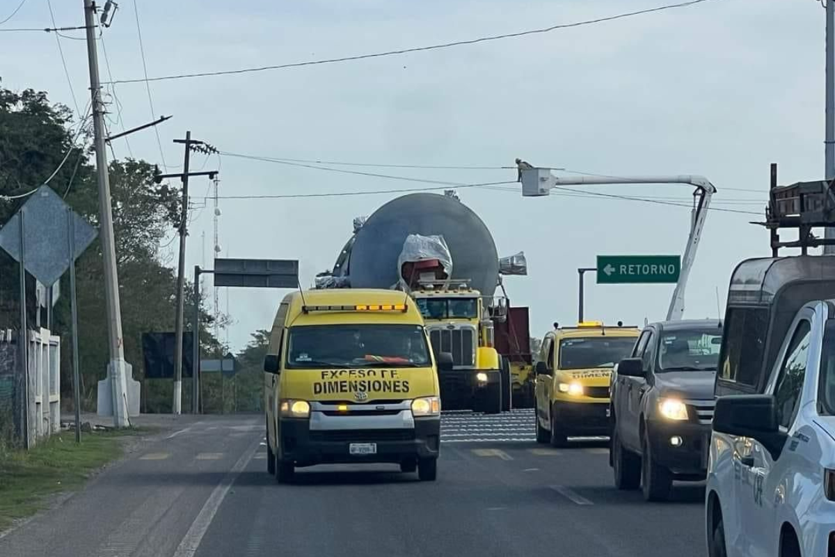 Transportan mega reactores por Tamaulipas