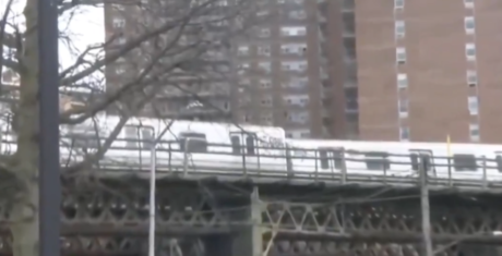 Tren del metro de Nueva York se descarrila