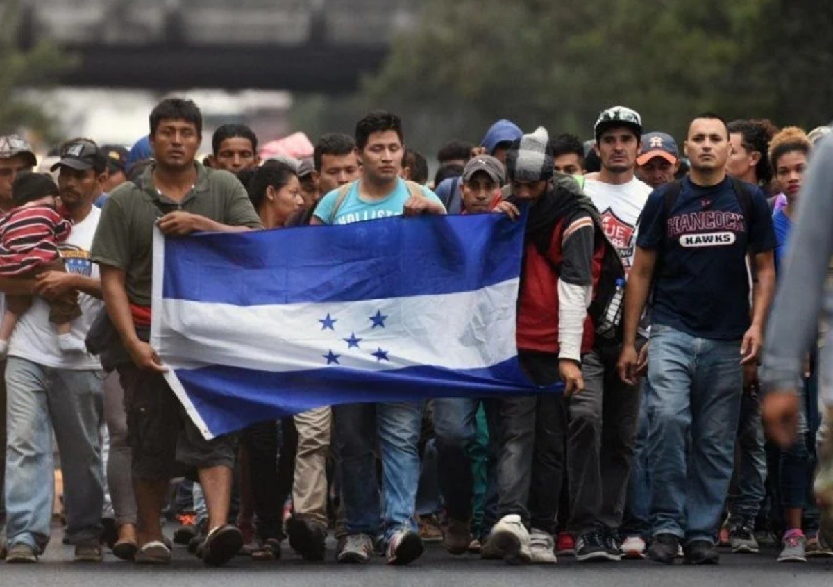 Una caravana de 500 migrantes salió de San Pedro Sula, Honduras, con el objetivo de llegar a Estados Unidos. Foto: Change.org
