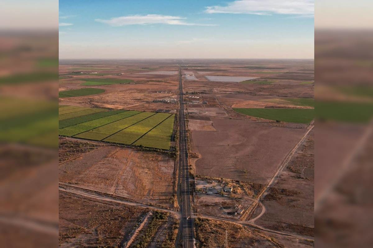 La carretera recta más larga de México mide 168 kilómetros. Foto: Facebook SETUE BCS