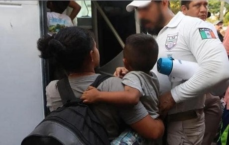 Se disuelve caravana migrante en Chiapas; se entregan al INM