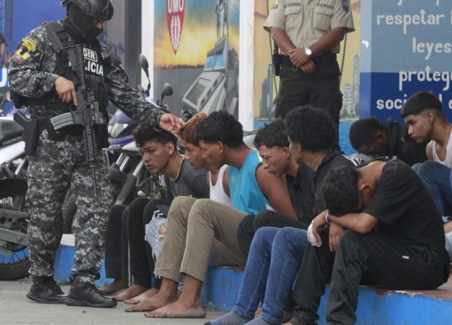 Jaime Vela instó a “tener fe” y confianza en las Fuerzas Armadas y la Policía Nacional, mientras se busca recuperar el control del país. Foto: Ecuavisa.