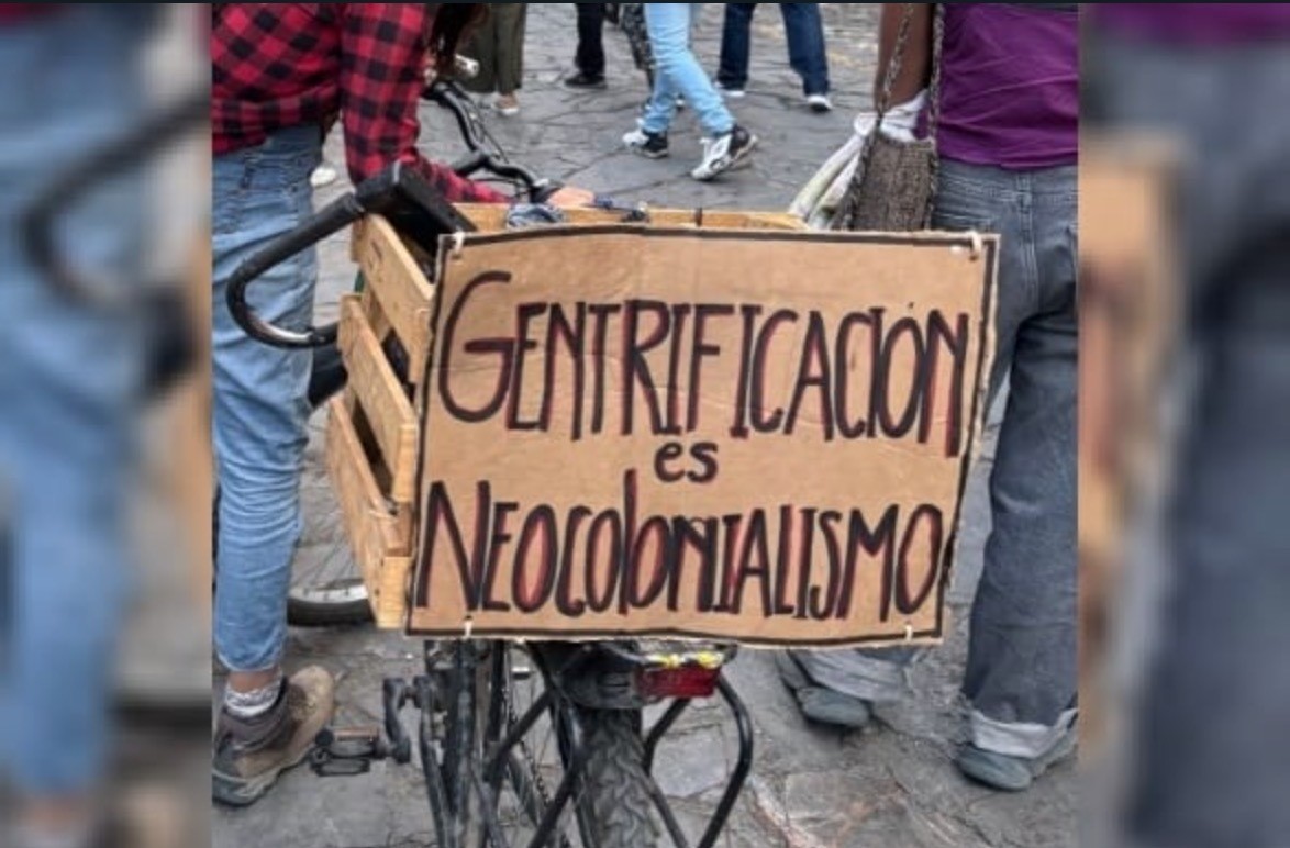 La movilización antigentrificación en el Estado de Oaxaca ha generado un importante debate sobre el impacto que tiene el turismo y la inversión en las comunidades locales. Foto: X/@juan_elman