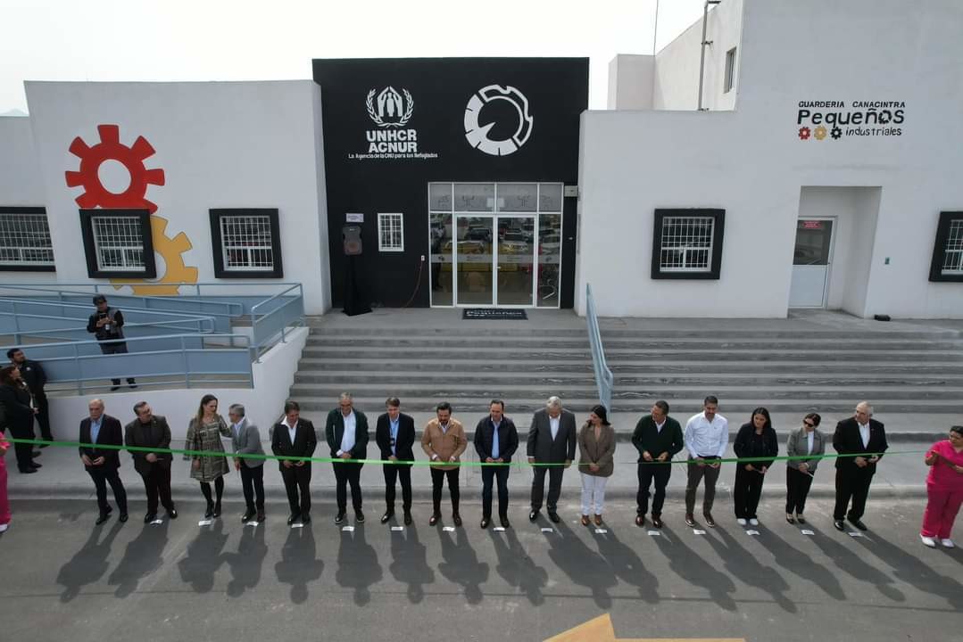 Inauguran Manolo Jiménez y Zoé Robledo guardería Pequeños Industriales